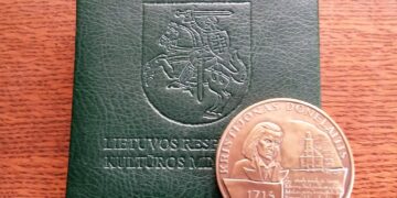 K. Donelaičio medalis su dėžute