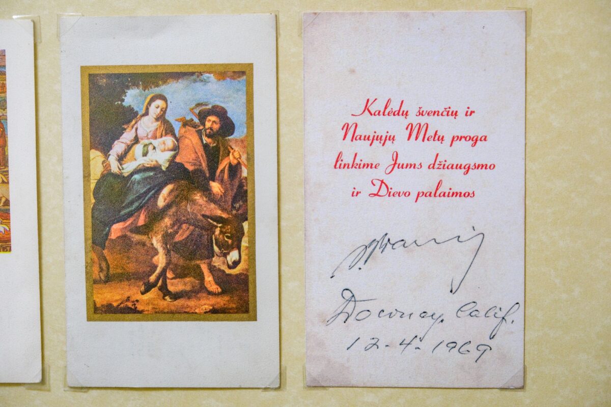 Sveikinimus ir linkėjimus siunčia Burbiškio dvare rodomi atvirukai 