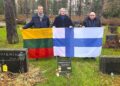 Lietuviai visuomenininkai Helsinkyje prie A.J. Marganavičiaus kapo