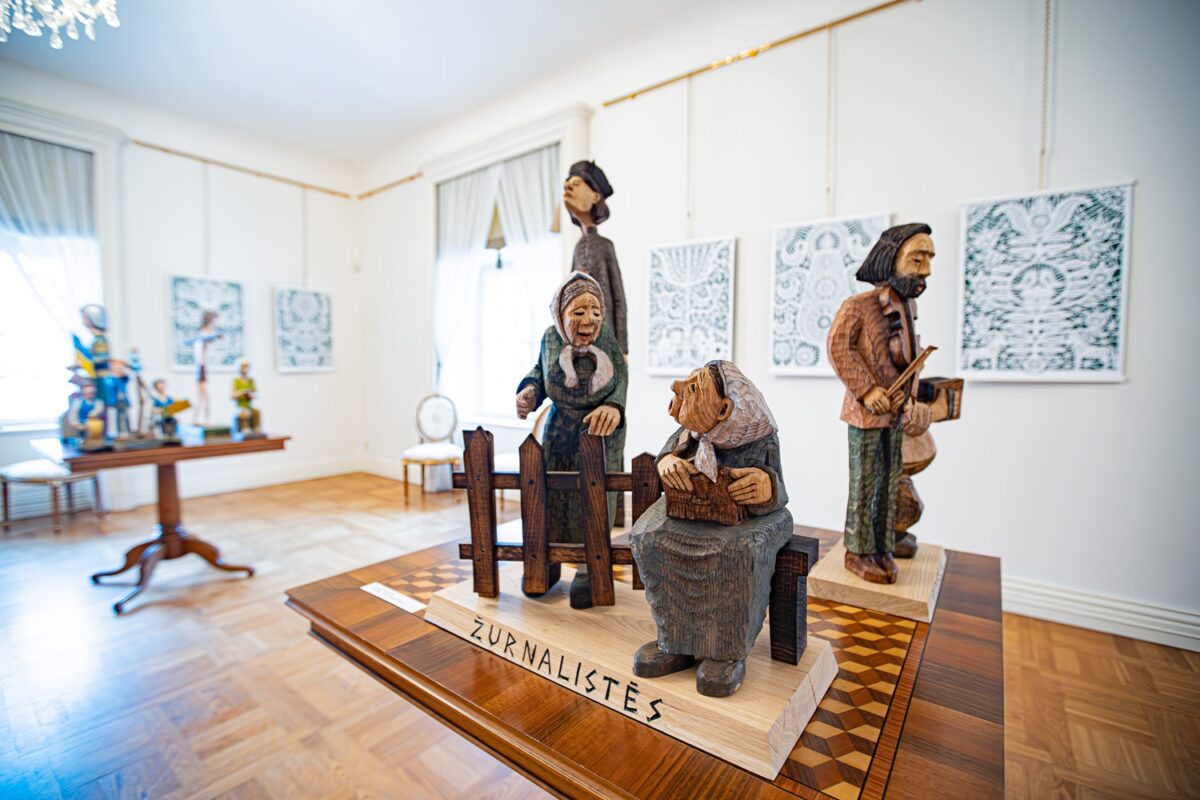 Užutrakyje atidaryta išskirtinė liaudies kūrybos retrospektyvą atskleidžianti paroda 