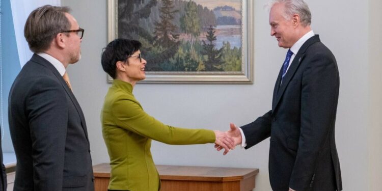 M. Kos ir G. Nausėda