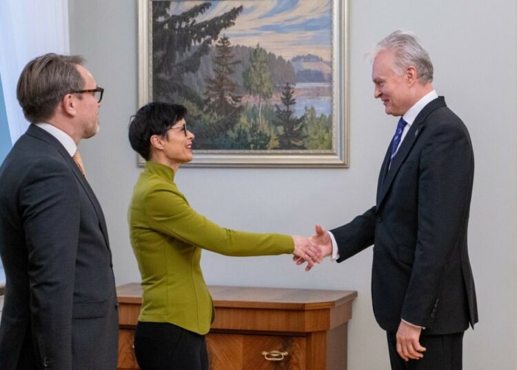 M. Kos ir G. Nausėda