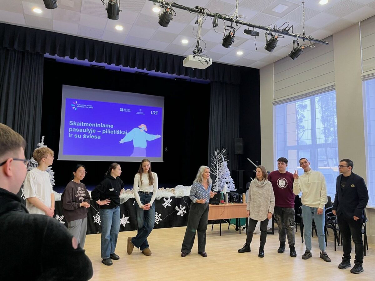 Projekto Skaitmeniniame pasaulyje su šviesa akimirka 