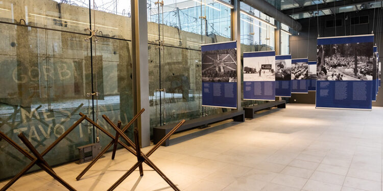 Seimo Sausio 13-osios memoriale – išskirtinis Čiurlionio menų mokyklos eksponatas