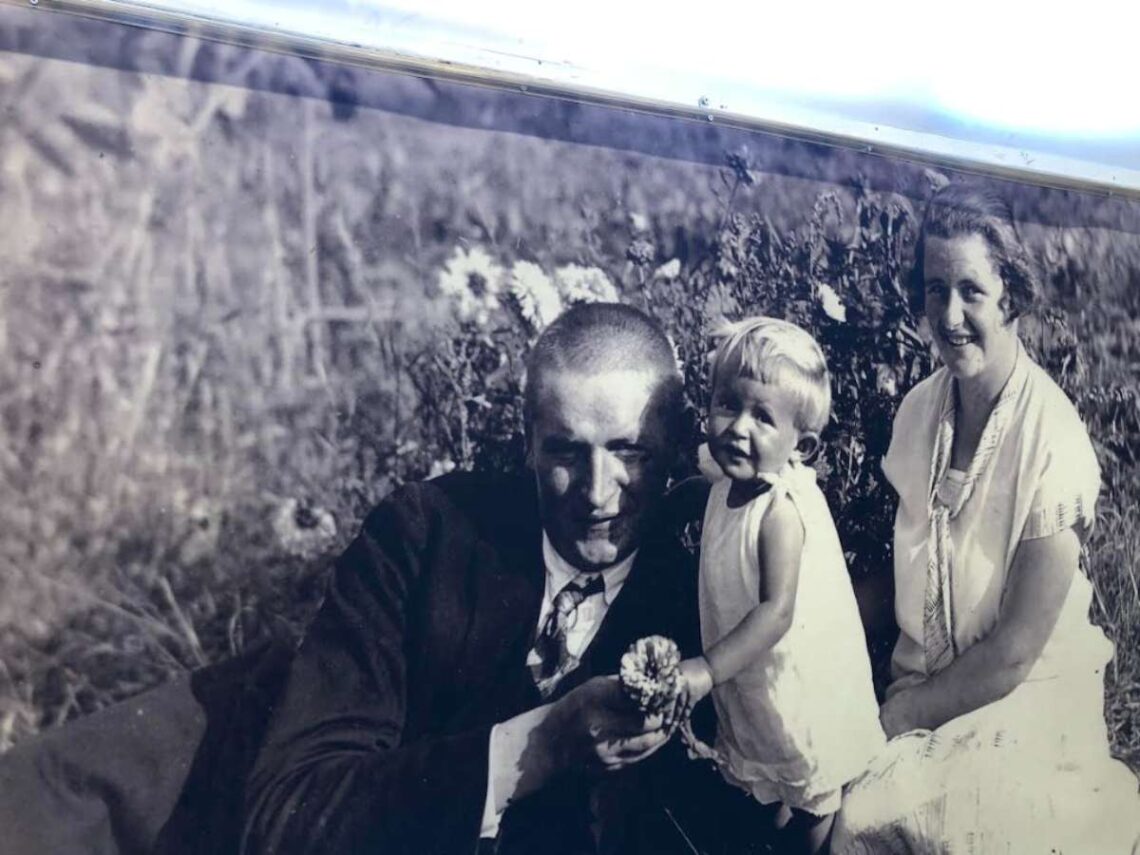 Balys Sruoga, Dalia Sruogaitė, Vanda Daugirdaitė-Sruogienė, 1926 m. Ekspozicijos fragmentas