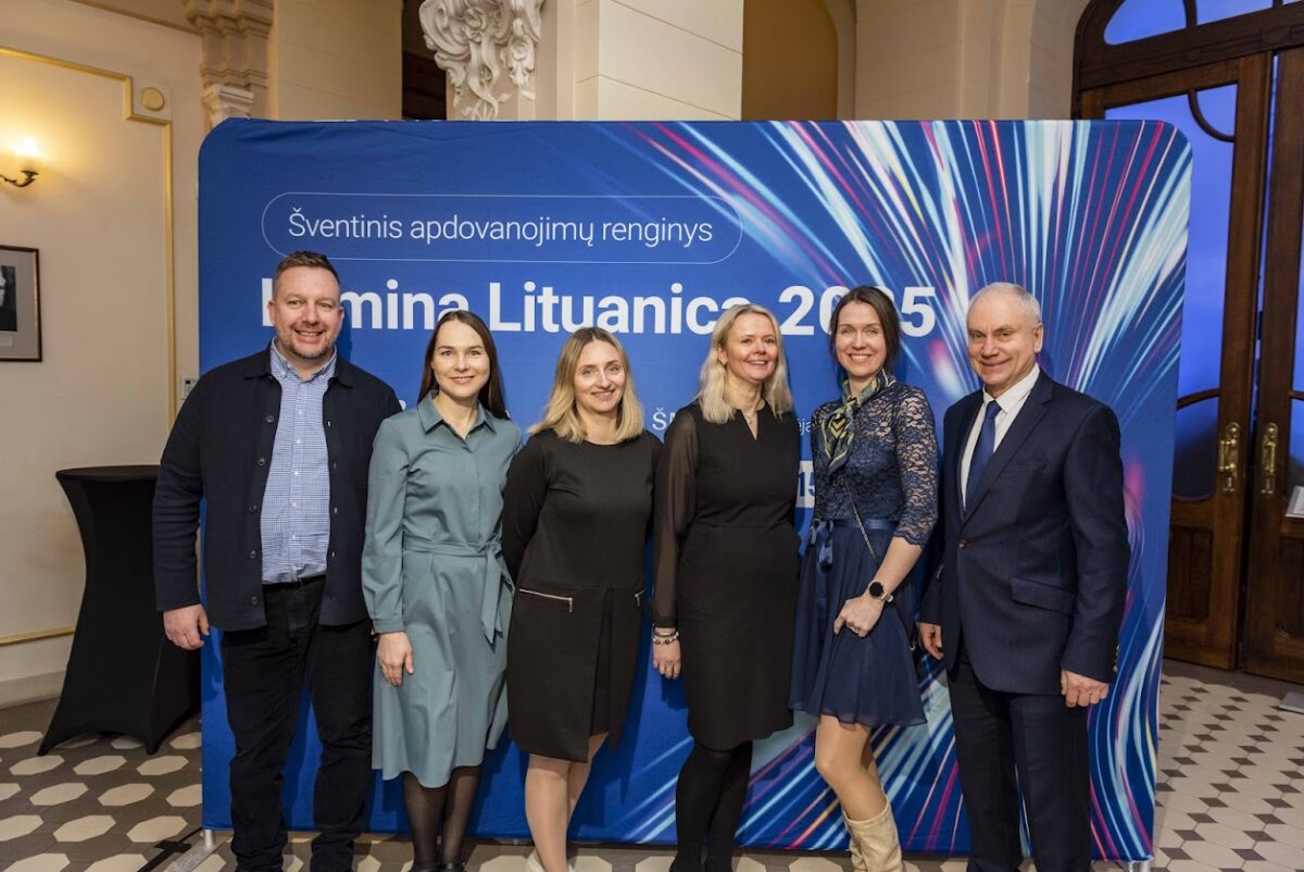 Mokslų akademijoje apdovanoti Lietuvai tarptautinėse olimpiadose atstovavę mokiniai 