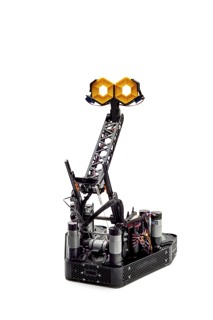 Lituanica X komandos #22042 robotas, pasižymintis sudėtinga swerve principu veikiančia važiuokle