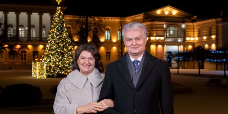 Gitanas Nausėda ir Diana Nausėdienė sveikina su 2026-aisiais