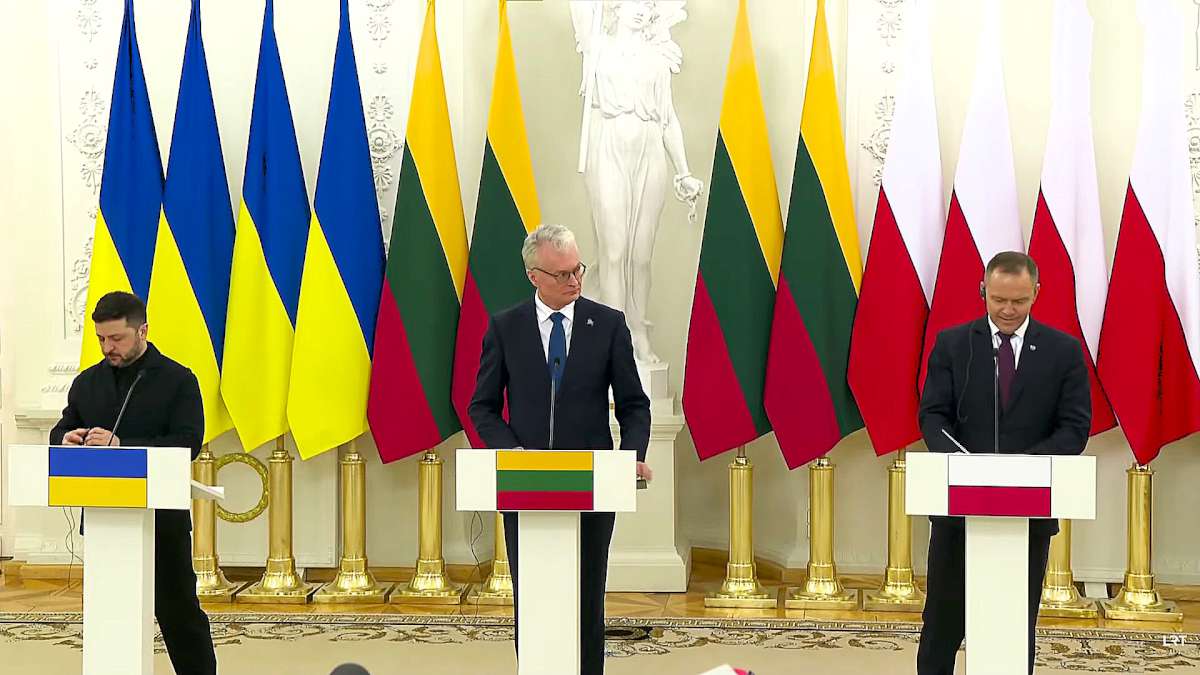 V. Zelenskio, G. Nausėdos ir K. Navrockio spaudos konferencija | Alkas.lt ekrano nuotr.