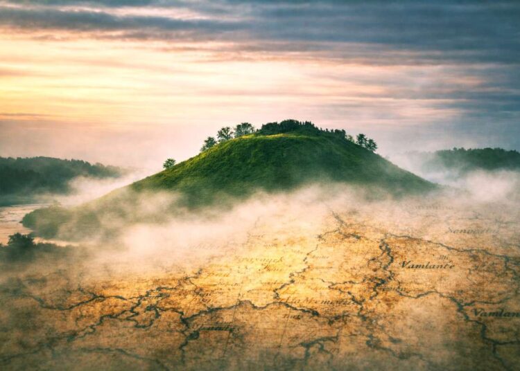 Piliakalnis rūke, iš kurio prasikalą senasis žemėlapis – simbolinis vaizdas svarstant, ar Lietuva galėjo gimti „tuščioje vietoje“