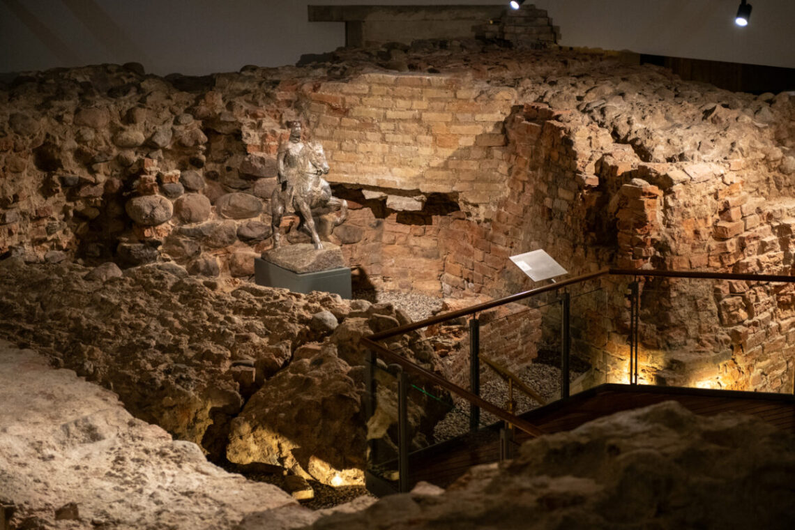 Tikrojo Gedimino bokšto fragmentai