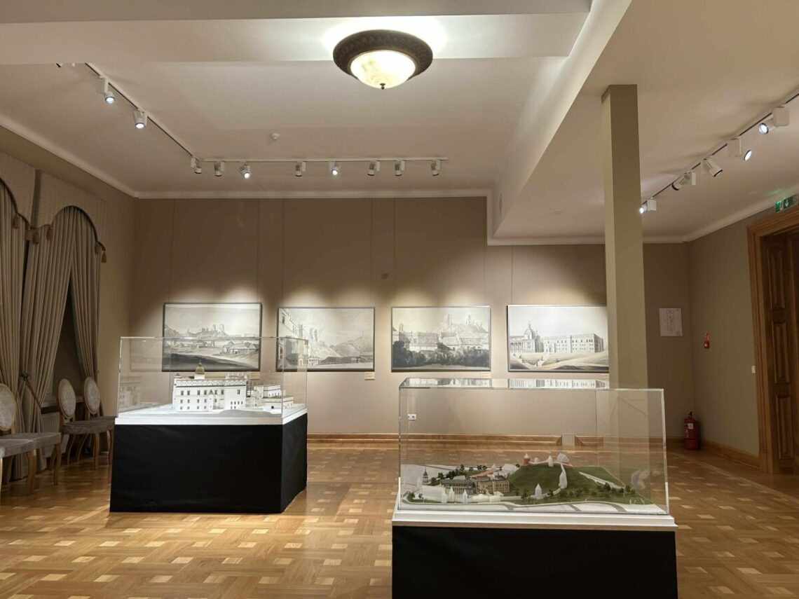 Vilniaus pilių ikonografijos paroda Plungėje | valdovurumai.lt nuotr.