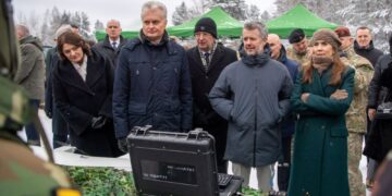 Prezidentas su Danijos Karaliumi aplankė savanorius ir šaulius | R. Dačkaus nuotr.