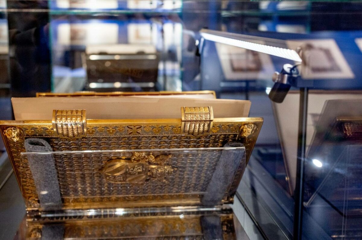 Rankraštinis bulės „Ineffabilis Deus“ vertimas į lenkų kalbą (viršelis)