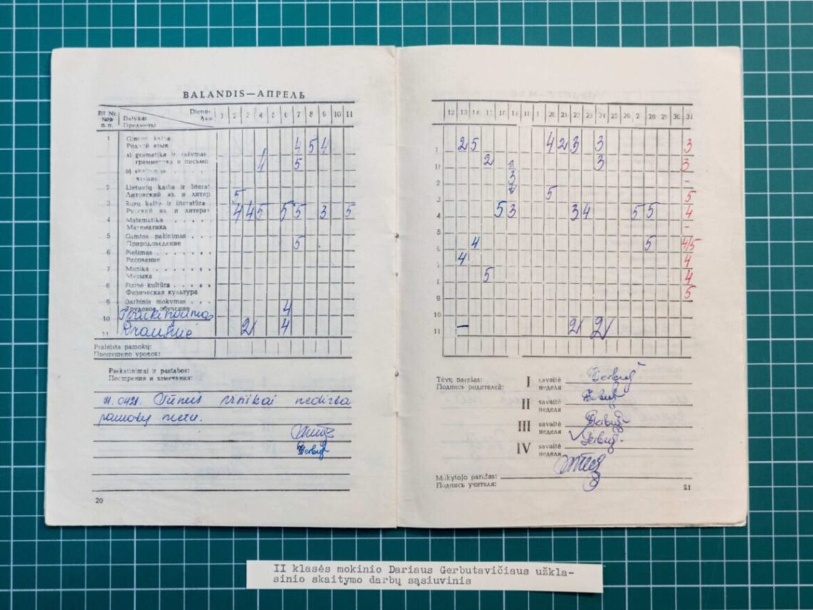 Vilniaus 43-osios vidurinės mokyklos pirmoko Dariaus Gerbutavičiaus pažymių knygelė