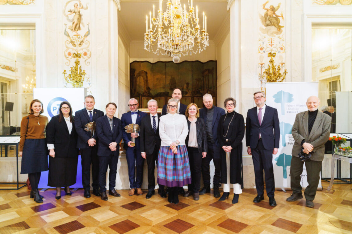 Apdovanojimai Lazenkų rūmuose, su Lenkijos-Lietuvos forumo komisijos nariais