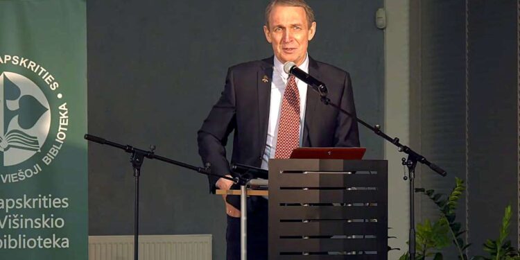 Arvydas Juozaitis pristato savo knygą Šiausliuose