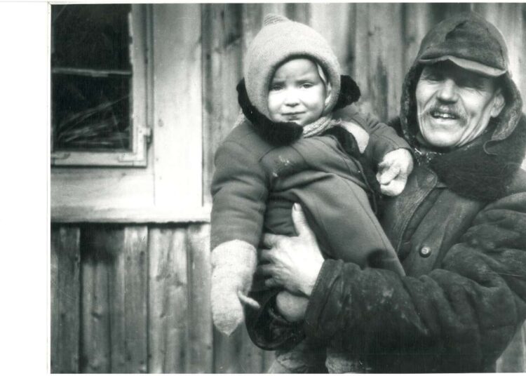 Aurelijos sesė su tomis pačiomis pirštinytėmis. K. Daugėlos nuotr.-1200