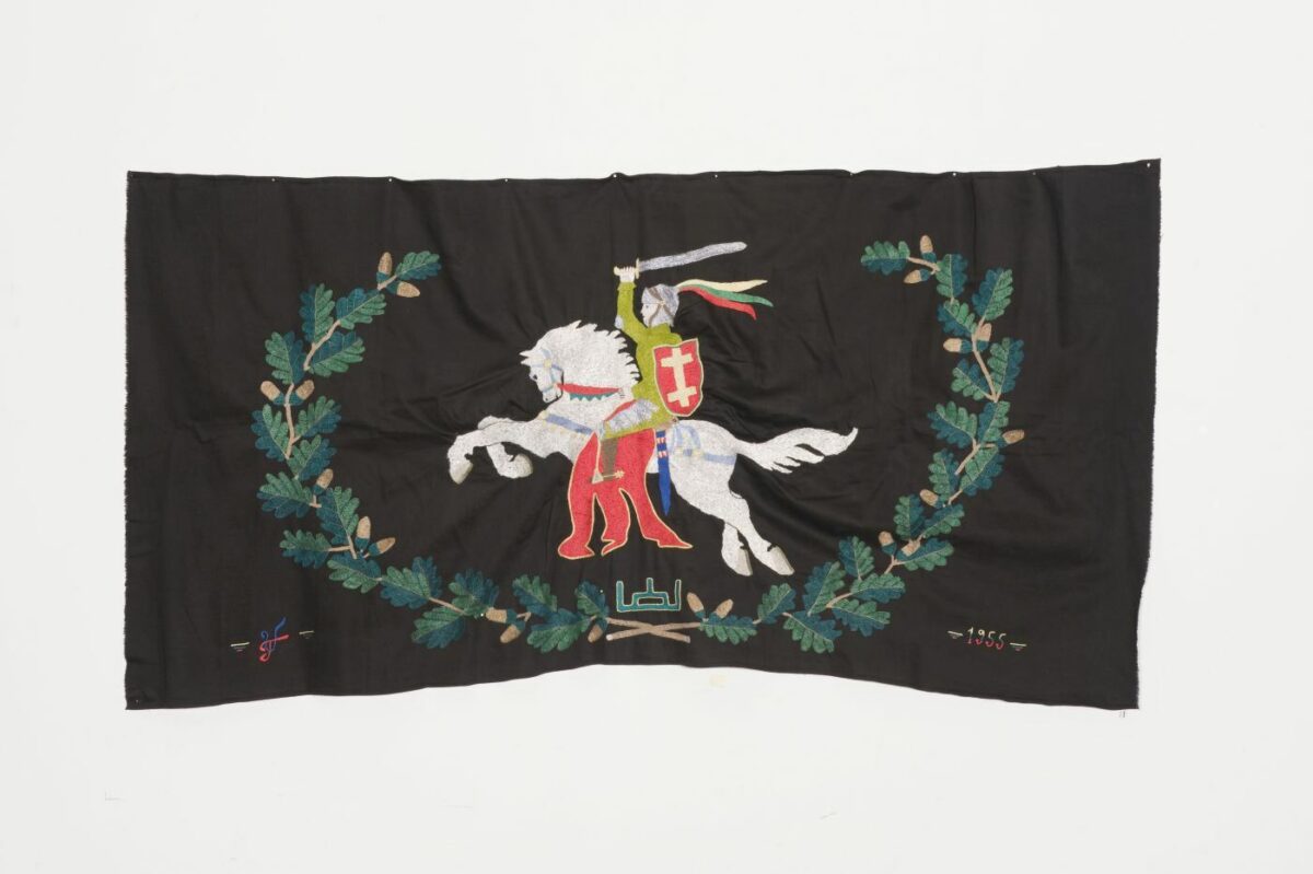 Vytis, tremtyje išsiuvinėtas Teresės Varnienės 