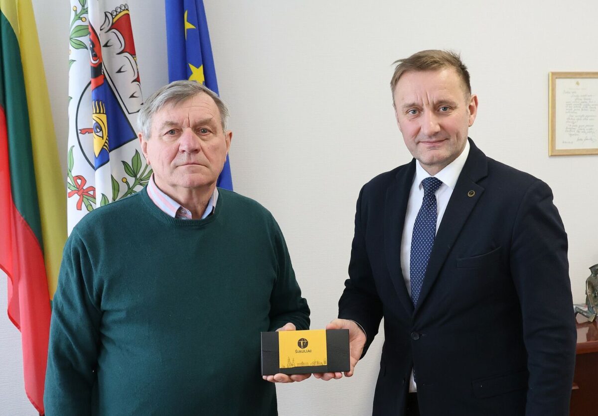 J. Dainelis A. Visockas 