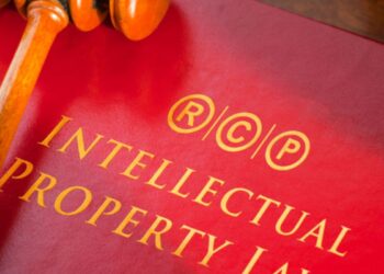 Intelektualinė nuosavybė - užrašas ant segtuvo