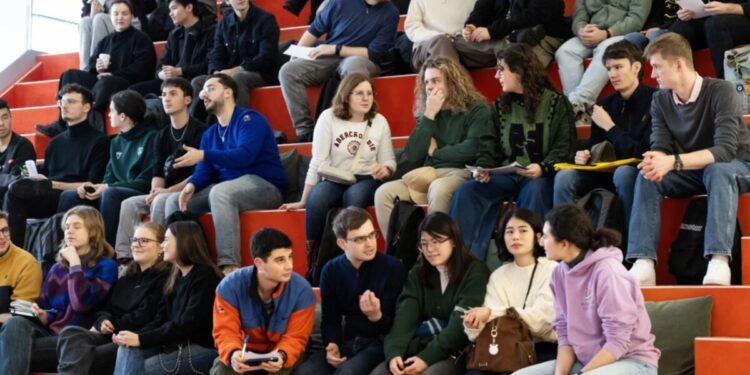 Užsienio studentai galės gauti valstybės teikiamas stipendijas