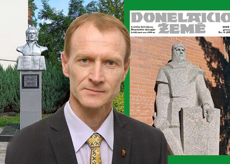 Gintaras Skamaročius ir paminklas Kristijonui Donelaičiui Gumbinėje
