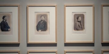 1864 metais Paryžiuje Potteau nufotografavo dvylika jaunų lietuvių