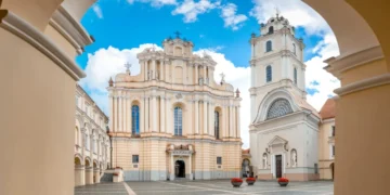 Šv. Jonų bažnyčios varpinė vėl atidaroma: lankytojų lauks senamiesčio panorama ir VU skirtas muzikinis kūrinys