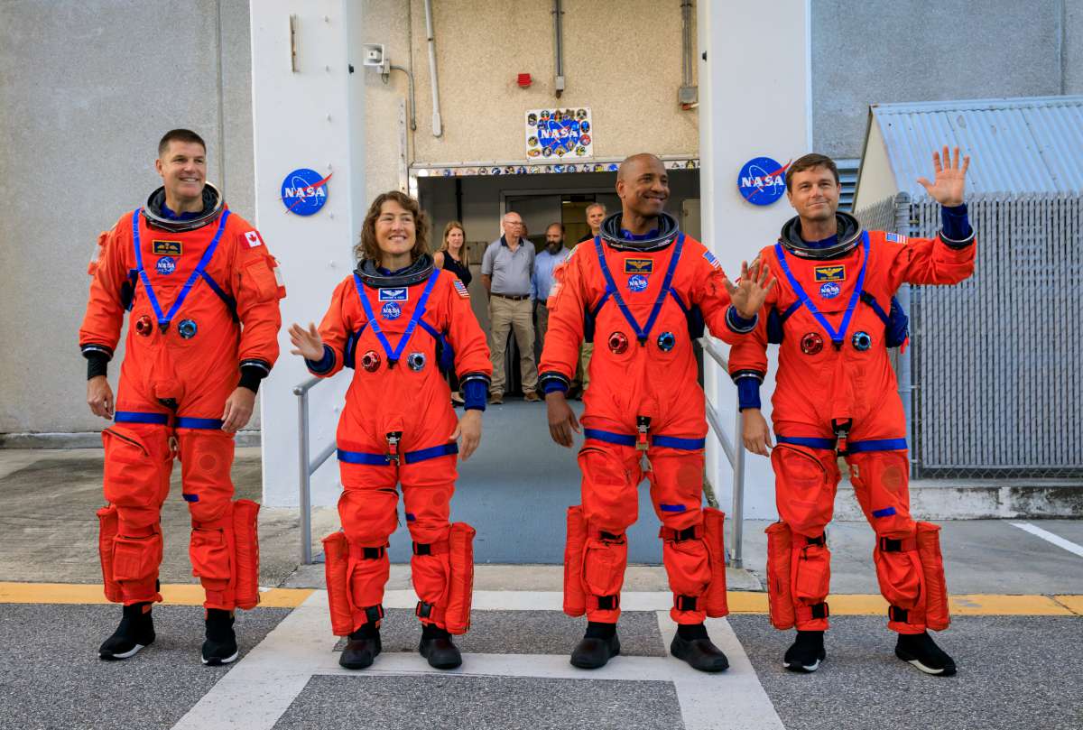 Astronautai pasiruošę neeiliniam skrydžiui