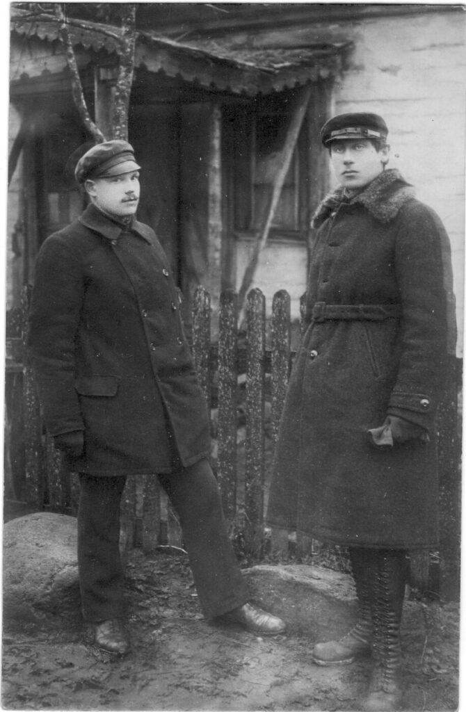 P. Mockevičius ir šaulių instruktorius Jonas Dereškevičius, Lazdijai, 1920 m.