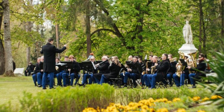 25-oji Burbiškio dvaro Tulpių žydėjimo šventė