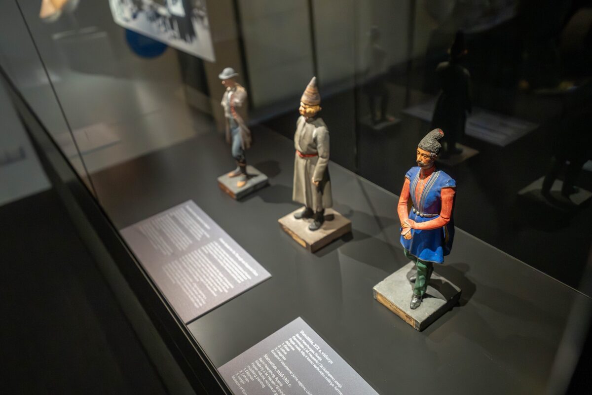 Įvairias Rusijos imperijas vaizduojančios figūrėlės iš Gamtos istorijos muziejuje saugomo rinkinio 