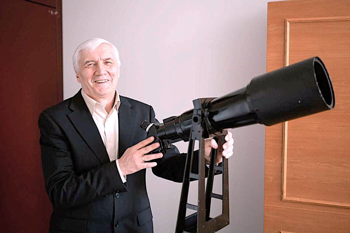 Kazimieras Černis su steb4jimo prietaisu