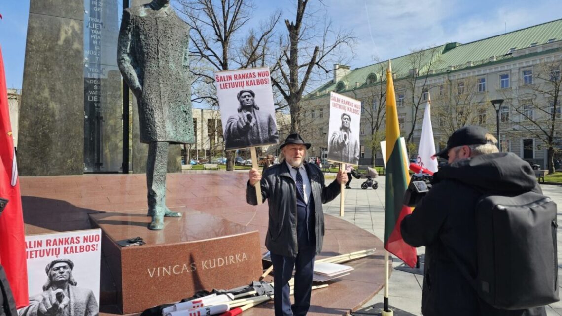Mitingas „Liaukitės persekioti lietuvių kalbos gynėjus! Šalin rankas nuo A. Valotkos ir lietuvių kalbos!“