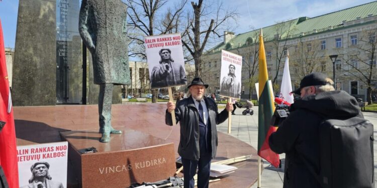 Mitingas „Liaukitės persekioti lietuvių kalbos gynėjus! Šalin rankas nuo A. Valotkos ir lietuvių kalbos!“