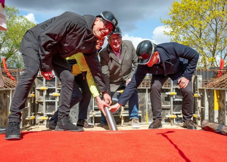 Kapsulės įkasimo iškilmės