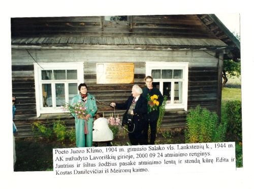 J. Klimo lentos ant gimtojo namo kūrėjai Edita ir Kostas Danilevičiai 
