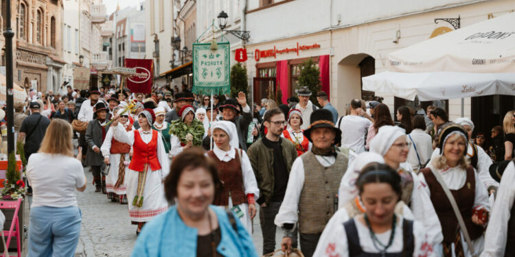 Šventės dalyvių eisena