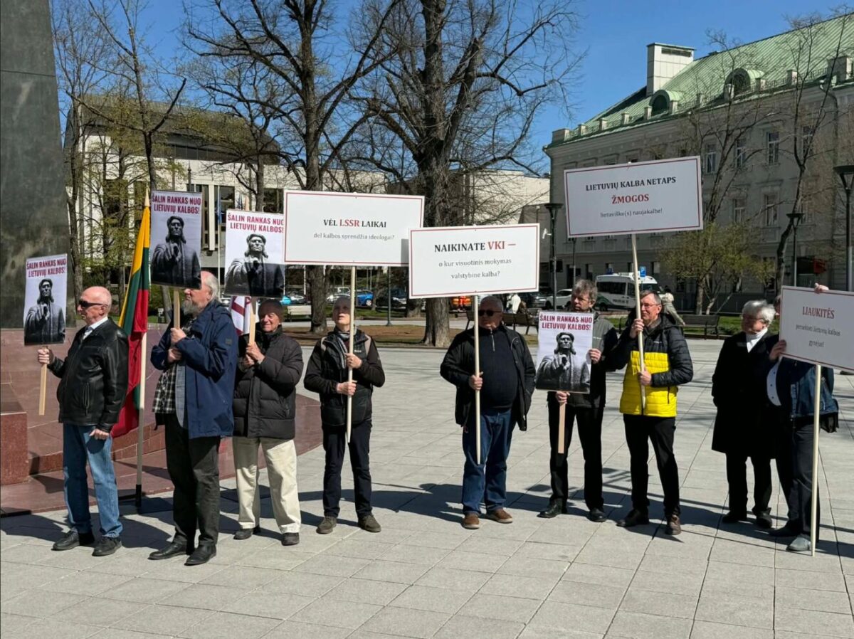 Mitingas „Liaukitės persekioti lietuvių kalbos gynėjus! Šalin rankas nuo A. Valotkos ir lietuvių kalbos!“ 