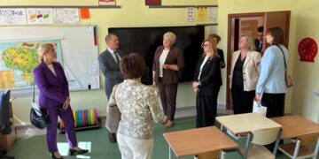 Seimo Švietimo ir mokslo komitetas lankėsi lietuvių švietimo įstaigose Lenkijoje