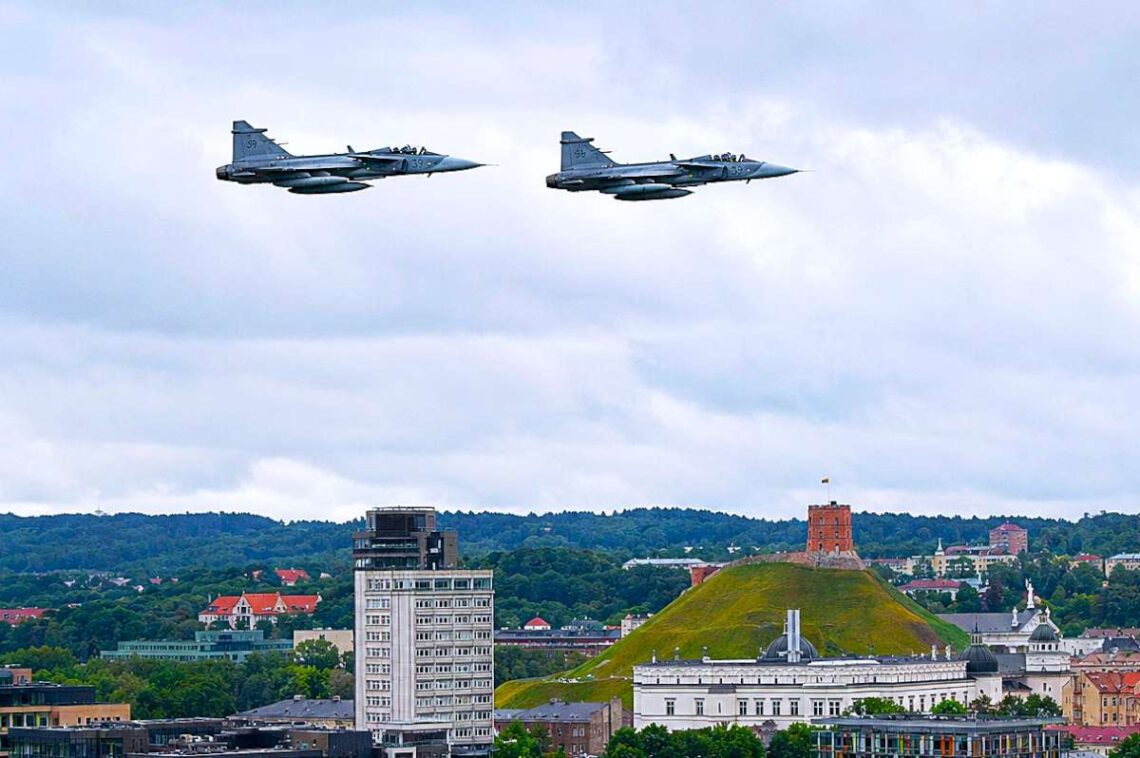 NATO naikintuvai virš Vilniaus per Lietuvoje paskelbtą oro pavojų dėl galimo drono