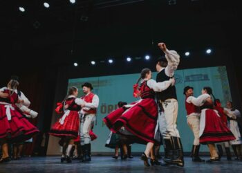 Folkloro ansamblis „Ördögtérgye“ iš Rumunijos