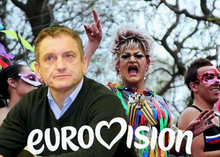 Stanislovas Buškevičius, už nugaros homofilai ir homofilės iškreiptais veidais ir su rusiška atributika
