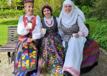 Tautadienis kviečia puoštis tautiniu drabužiu