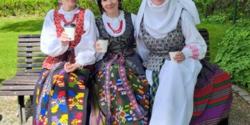 Tautadienis kviečia puoštis tautiniu drabužiu