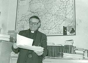 Vatikano radijo lietuviškų laidų  vyr.redaktorius kun. dr. V. Kazlauskas 