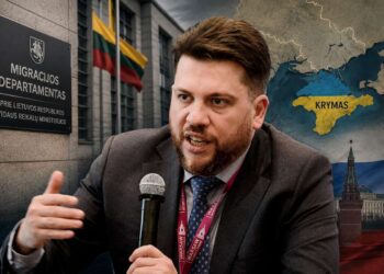 Leonidas Volkovas prie Migracijos departamento ir Krymo žemėlapio koliaže