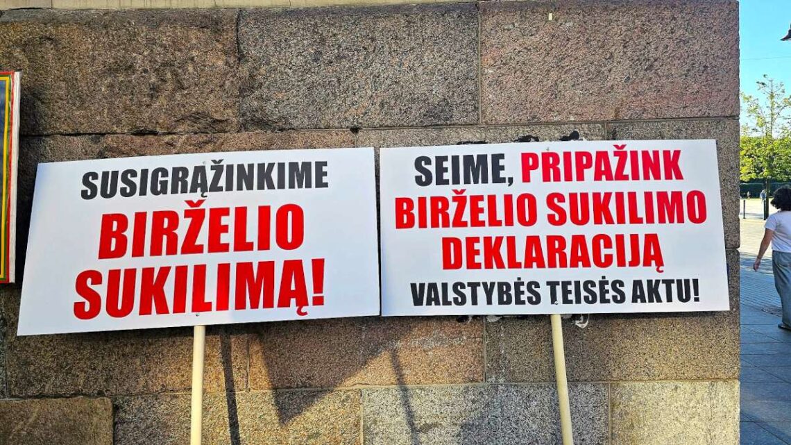 Tautos forumo mitingo dalyvių reikalavimas atkurti Birželio sukilimo deklaracijos teisinę galią