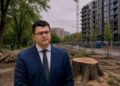 Vytautas Sinica prie kertamų medžių ir naujų statybų Vilniuje